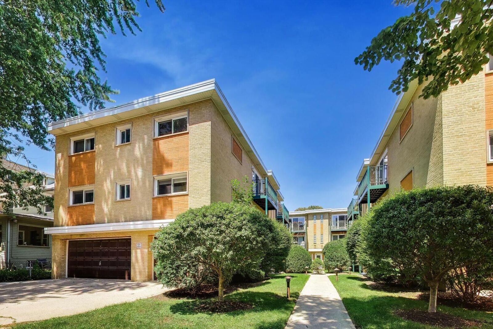 Property Photo:  717 Seward Street 3E  IL 60202 