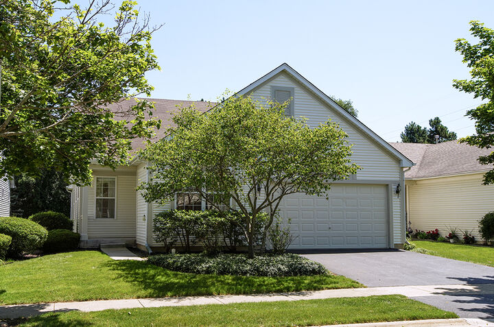 Property Photo: 2241 Carillon Drive IL 60030