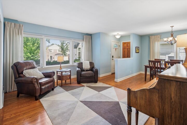 Property Photo: 605 S Fern Avenue IL 60126