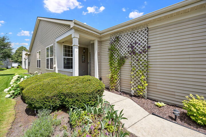 Property Photo:  21254 Montclare Lake Drive  IL 60403 