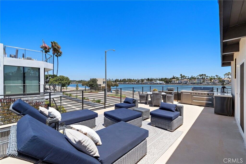 Property Photo: 339 La Verne CA 90803