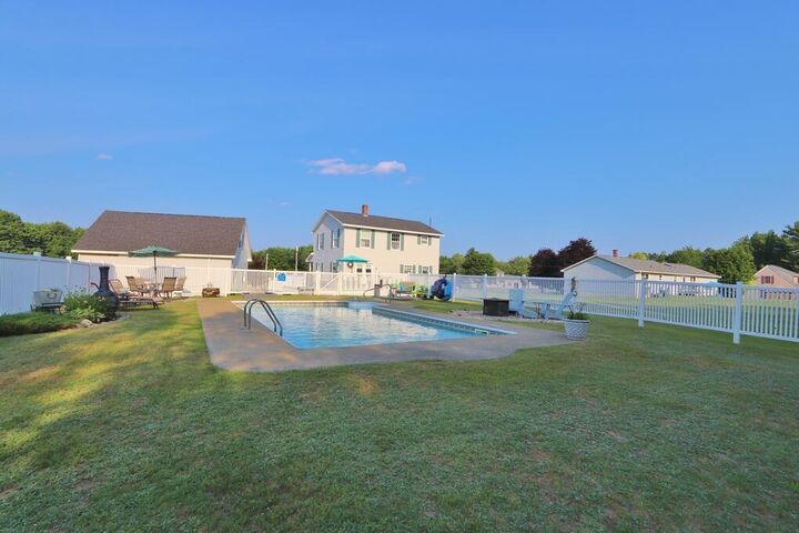 Property Photo: 2025 Glenwood Avenue ME 04401