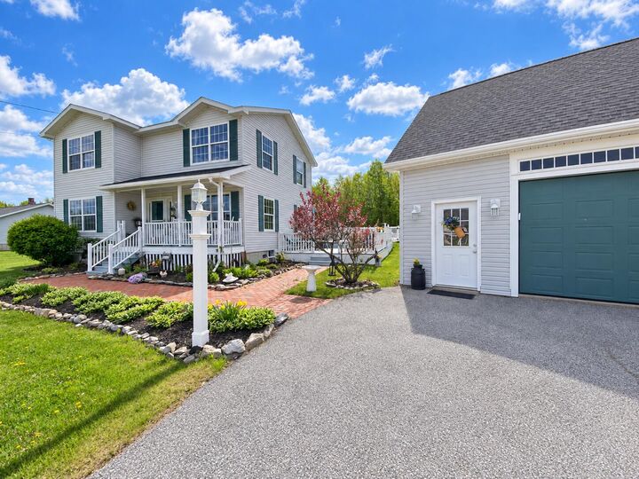 Property Photo:  2025 Glenwood Avenue  ME 04401 
