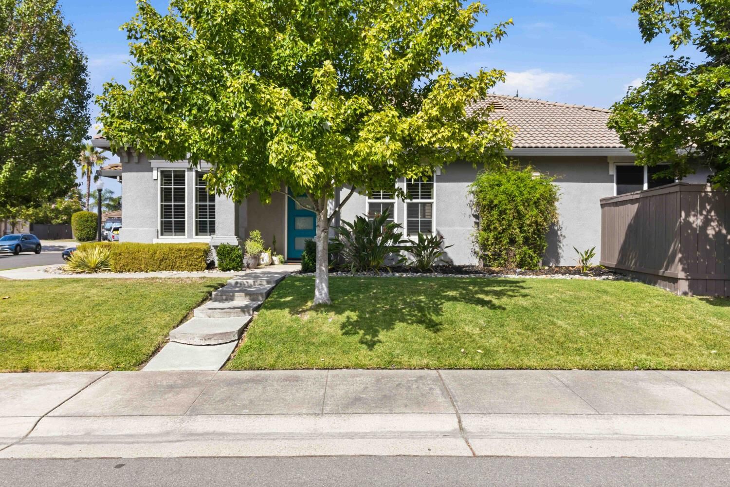 Property Photo:  6 Converse Court  CA 95835 