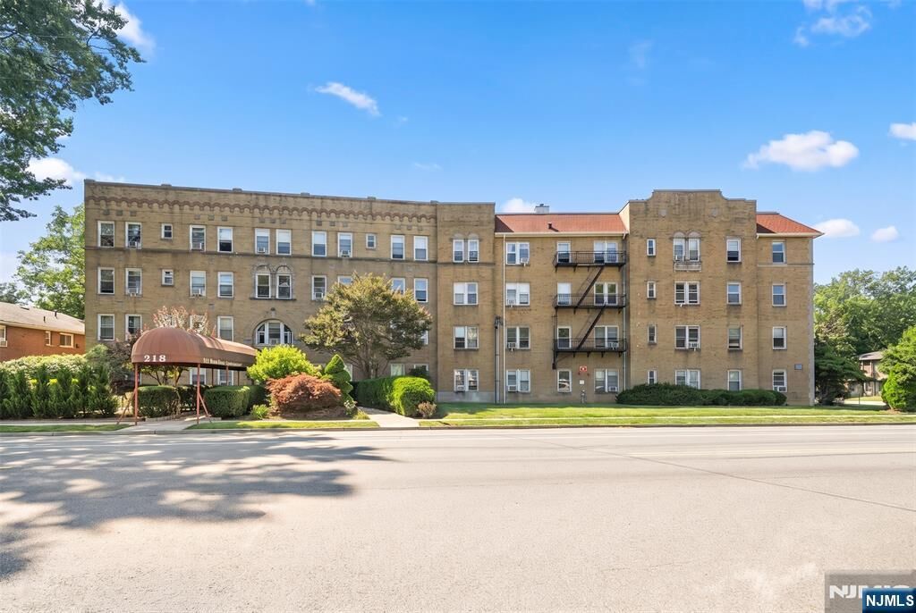 Property Photo:  218 Broad Avenue 3C  NJ 07605 