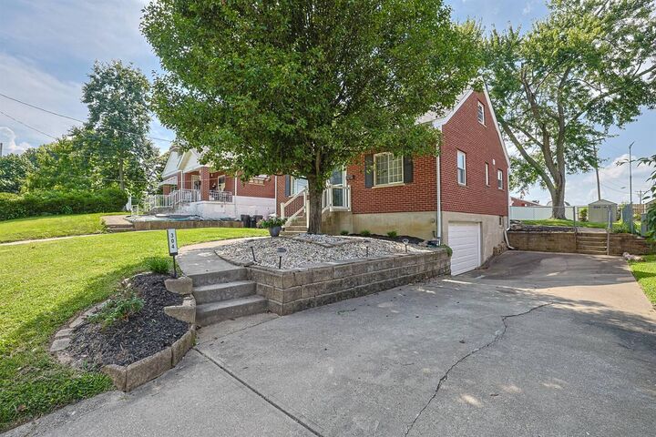 Property Photo: 304 Swan Circle KY 41018