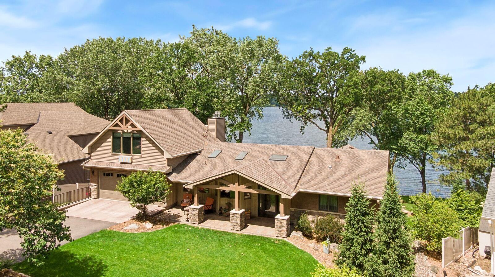 Property Photo:  920 Pershing Circle  MN 55306 