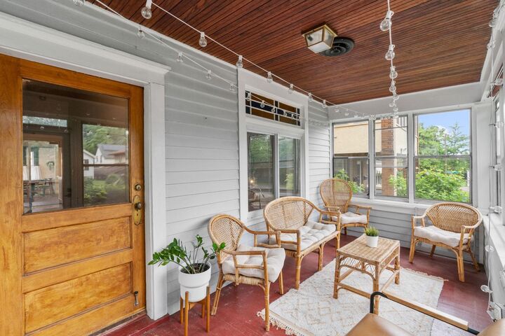 Property Photo: 689 Oakdale Avenue MN 55107