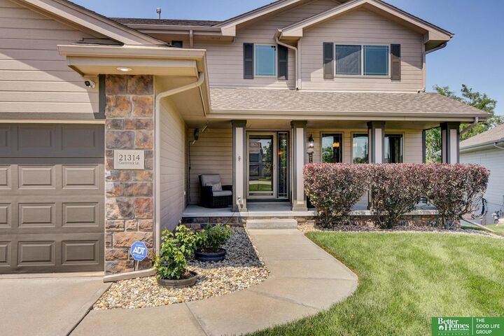 Property Photo:  21314 Castlerock Lane  NE 68028 