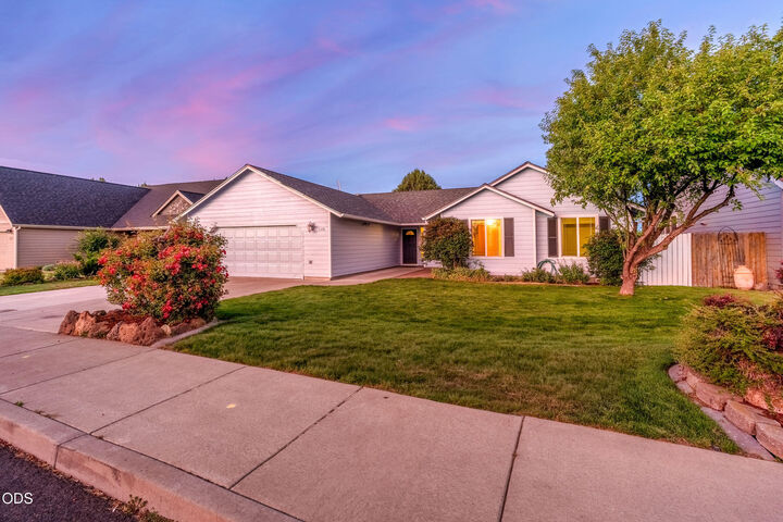 Property Photo:  1128 SW Rimrock Way  OR 97756 