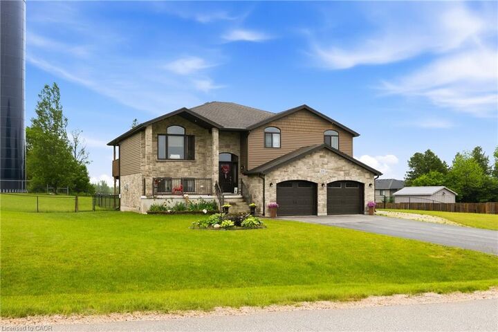 Property Photo: 206 Meredith Way ON N0H 1G0