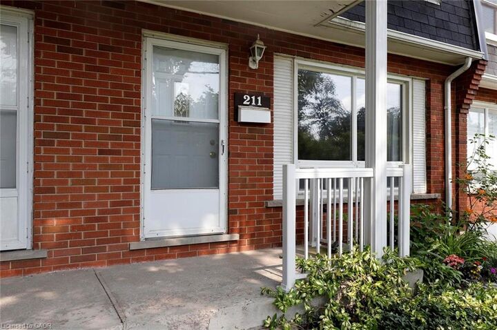 Property Photo:  211 Lake Avenue N  ON L8E 1L5 