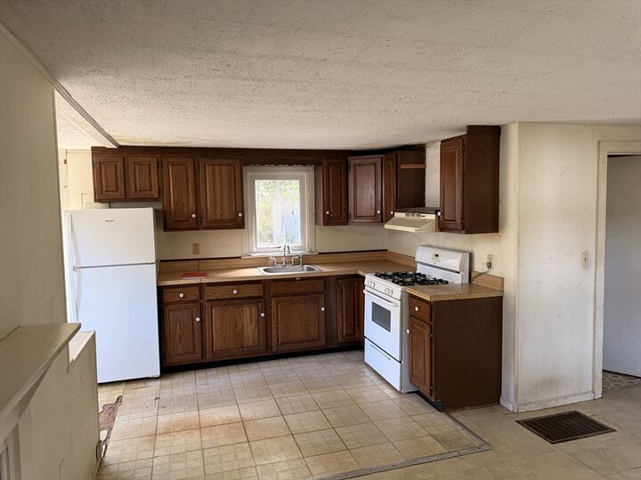 Property Photo:  16 Lake Road East  MA 02673 