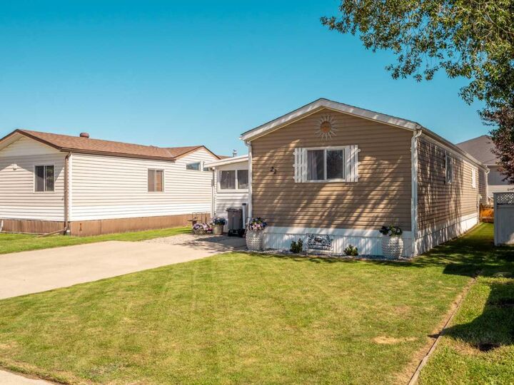 Property Photo:  22 Westover Crescent  AB T0L 0T0 