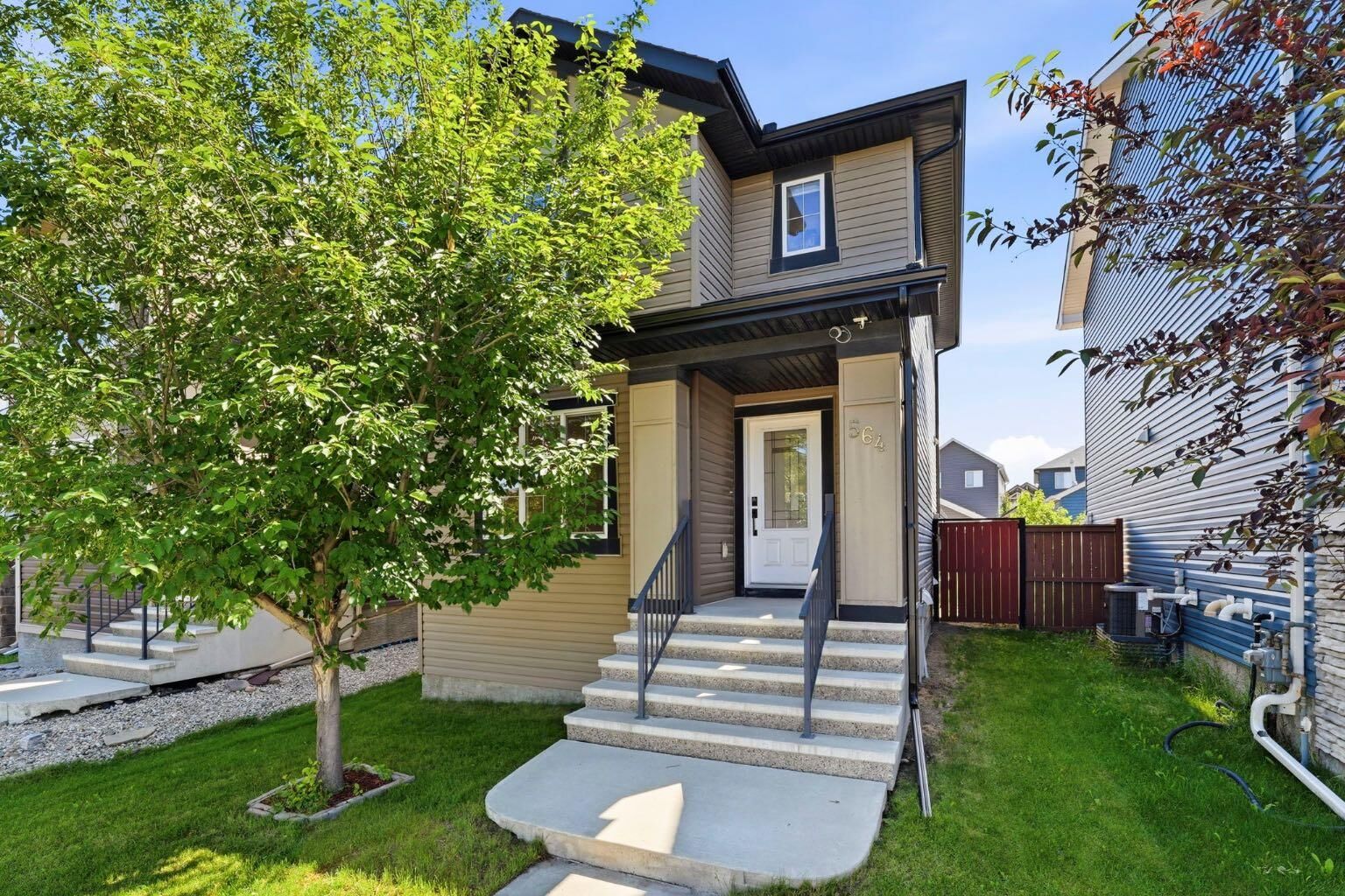 Property Photo:  564 Evanston Drive NW  AB T3P 0H4 