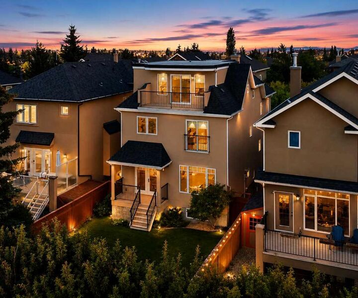 Property Photo:  24 Aspen Meadows Green SW  AB T3H 5J9 