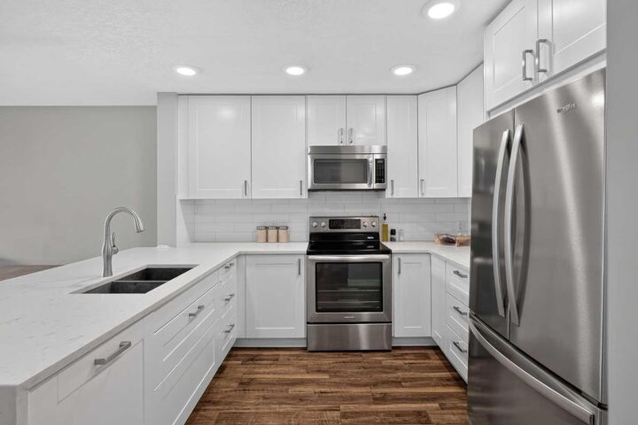 Property Photo: 1415 17 Street 308 AB T2G 3V3