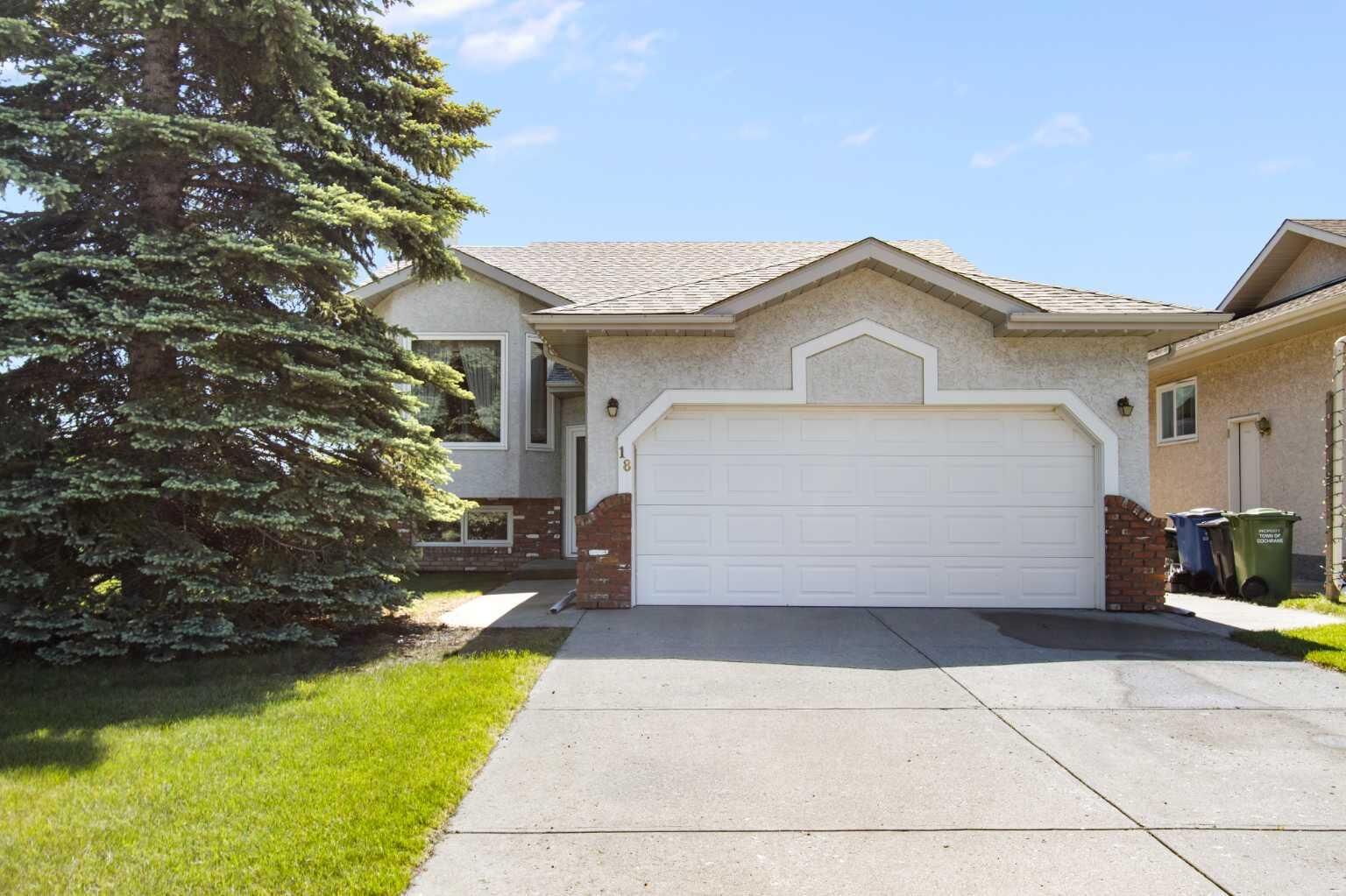 Property Photo: 18 West Park Place AB T4C 1J7