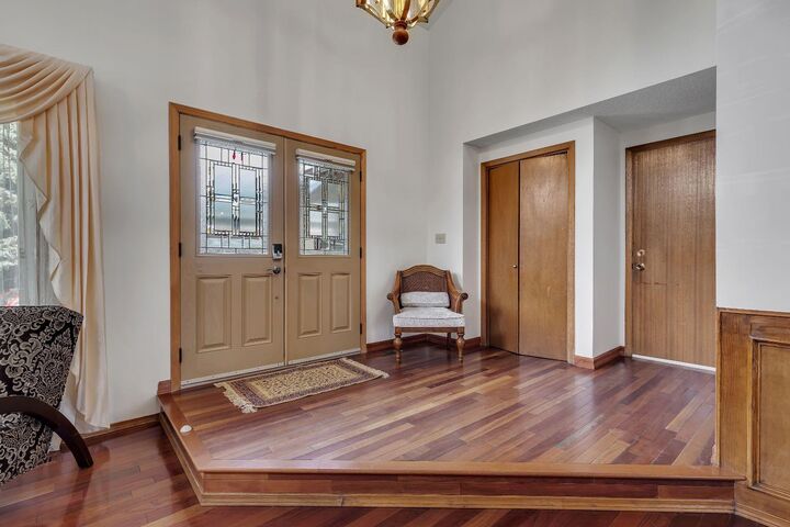 Property Photo:  24 Woodgrove Crescent SW  AB T2W 3Z1 