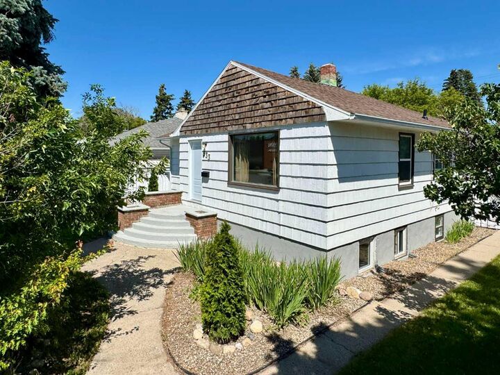 533 23 Street S — photo 1