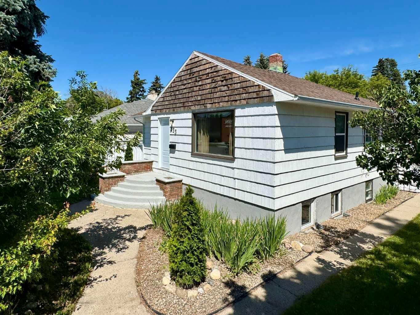 Property Photo: 533 23 Street S AB T1J 3M9