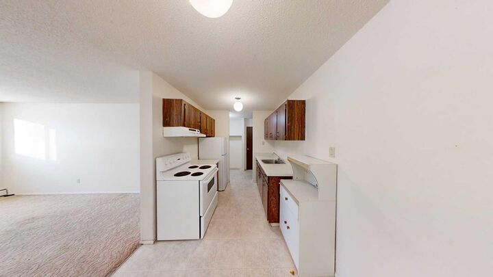 Property Photo:  9656 Hillcrest Drive 105  AB T8V 1B1 
