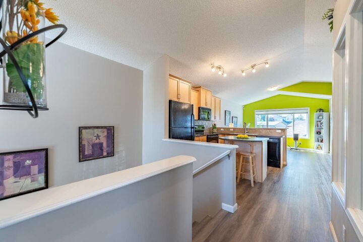 Property Photo:  71 Copperfield Rise SE  AB T2Z 4V1 