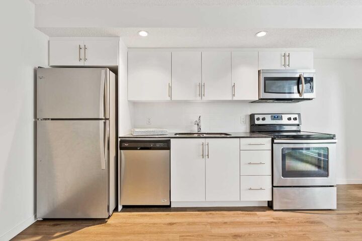 Property Photo: 1920 11 Avenue SW 206 AB T3C 0N9
