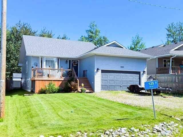 Property Photo: 125 10 Street AB T0G 0M0