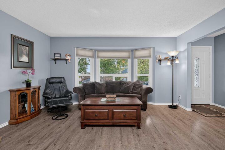 Property Photo:  6609 Rundlehorn Drive NE  AB T1Y 3T6 