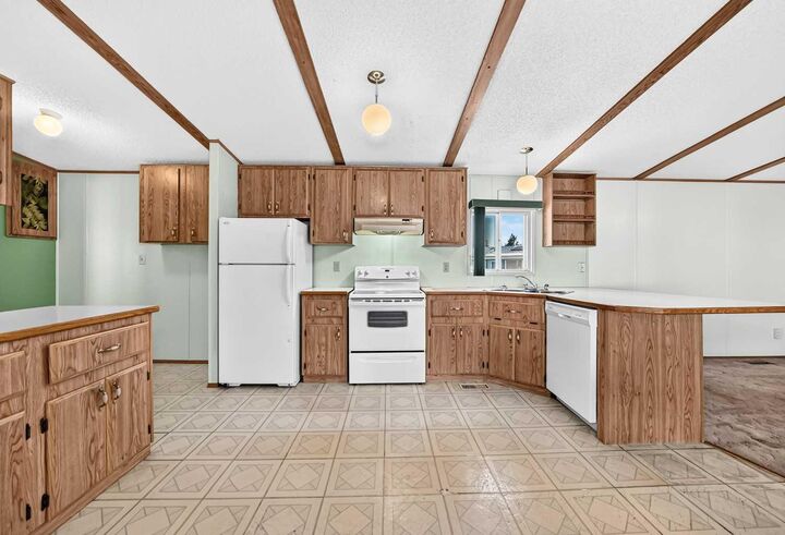 Property Photo: 3218 Burroughs Manor NE AB T1Y 6K2
