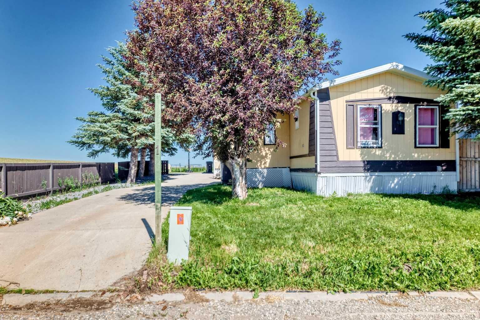 Property Photo:  41 Westmount Drive  AB T0L 0P0 