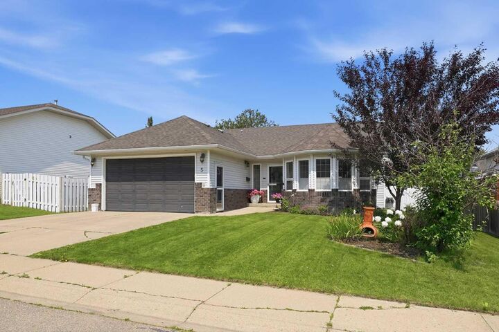 Property Photo:  5 Westwood Crescent  AB T4S 1P6 