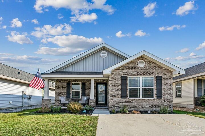 Property Photo: 143 Cottage View Dr FL 32507