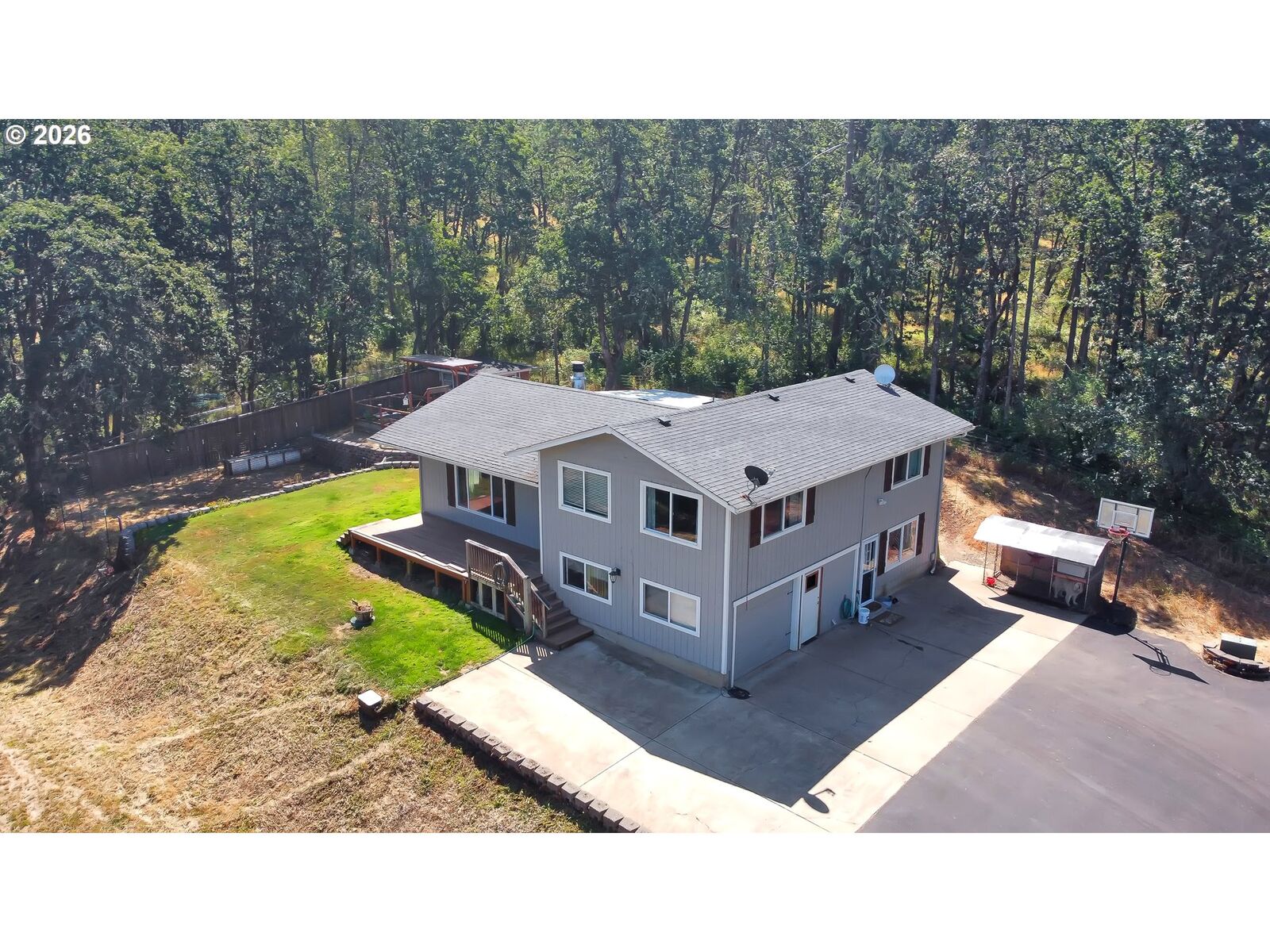 Property Photo: 87167 Dukhobar Rd OR 97402
