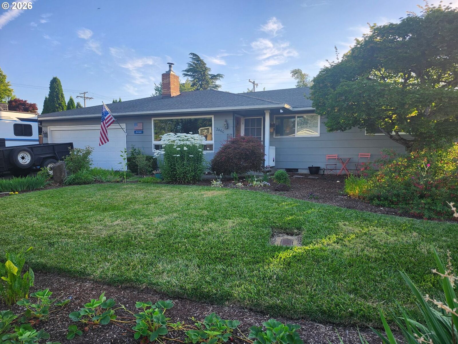 Property Photo: 2460 Debra Dr OR 97477