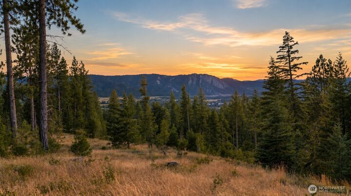 Property Photo:  1631  Creekside Road  WA 98922 