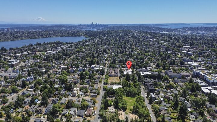 Property Photo: 600 N 85th Street 401 WA 98103