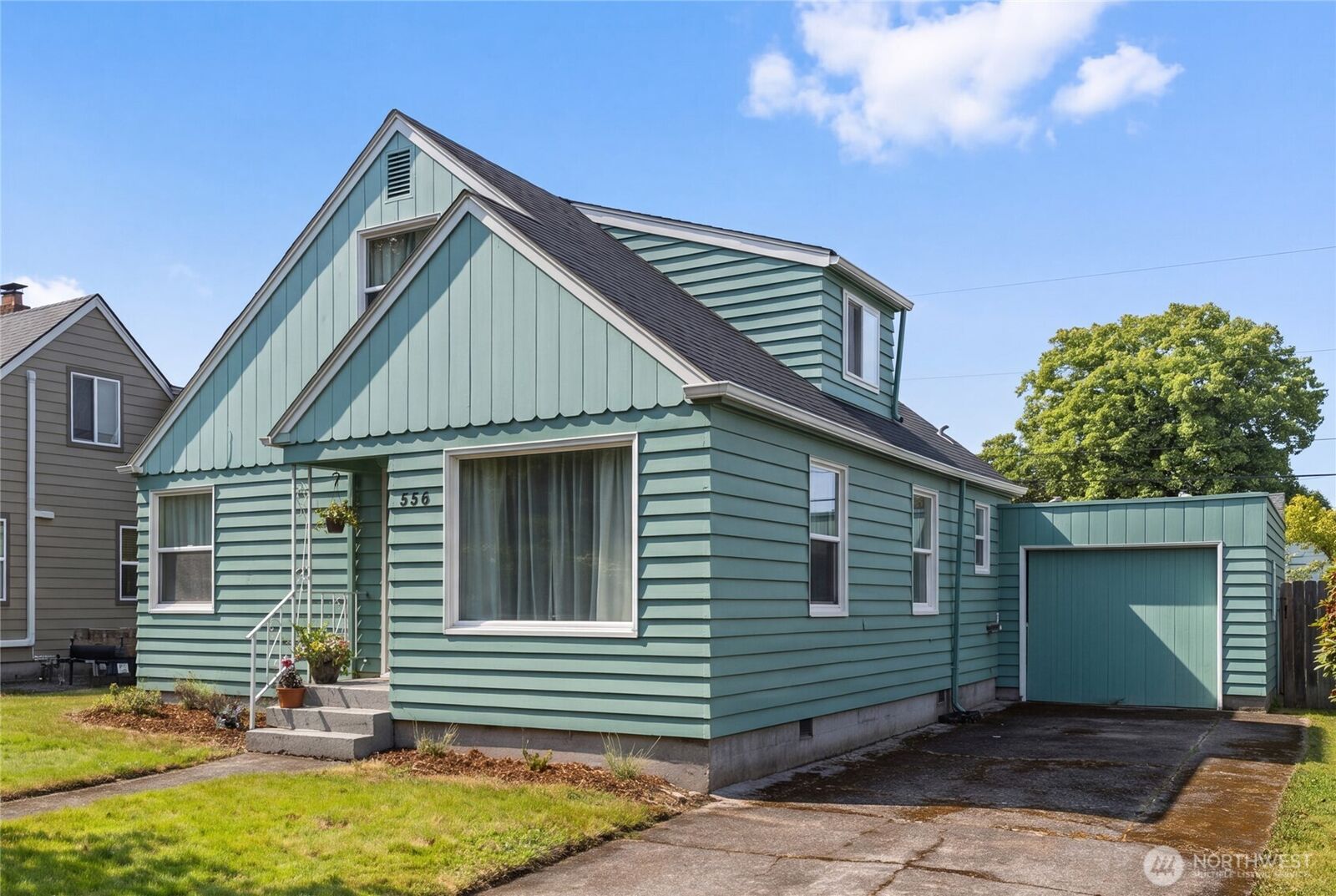 Property Photo:  556  25th Avenue  WA 98632 