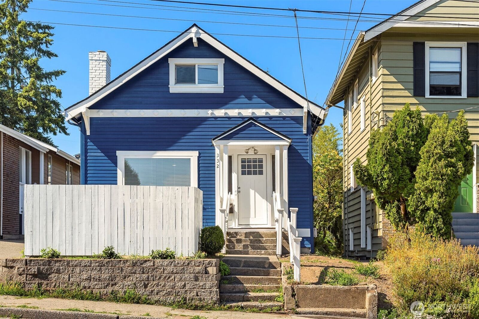 Property Photo:  332 NE 50th Street  WA 98105 