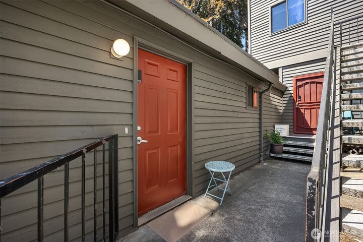 Property Photo:  4111  Whitman Avenue N 205  WA 98103 