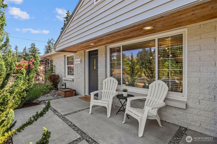 Property Photo: 18218 Palatine Avenue N WA 98133