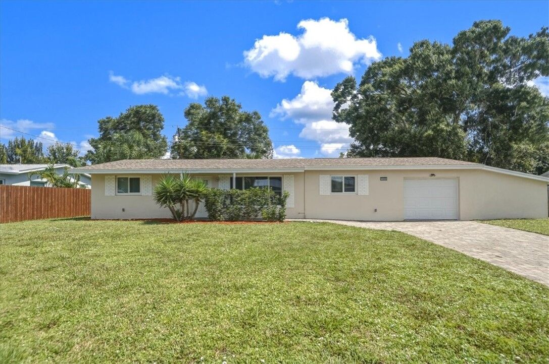Property Photo:  1956 1st Place SW  FL 32962 