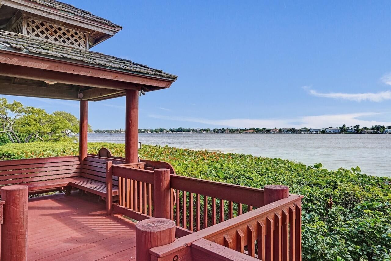 Property Photo: 107 Half Moon Circle H1 FL 33462