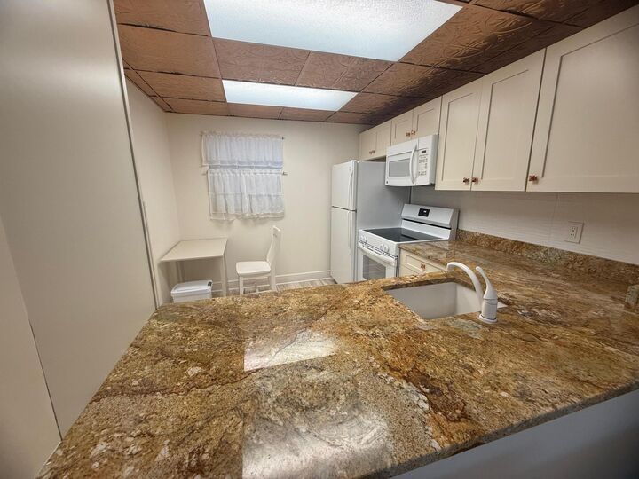 Property Photo:  2601 NE 3rd Court 202  FL 33435 