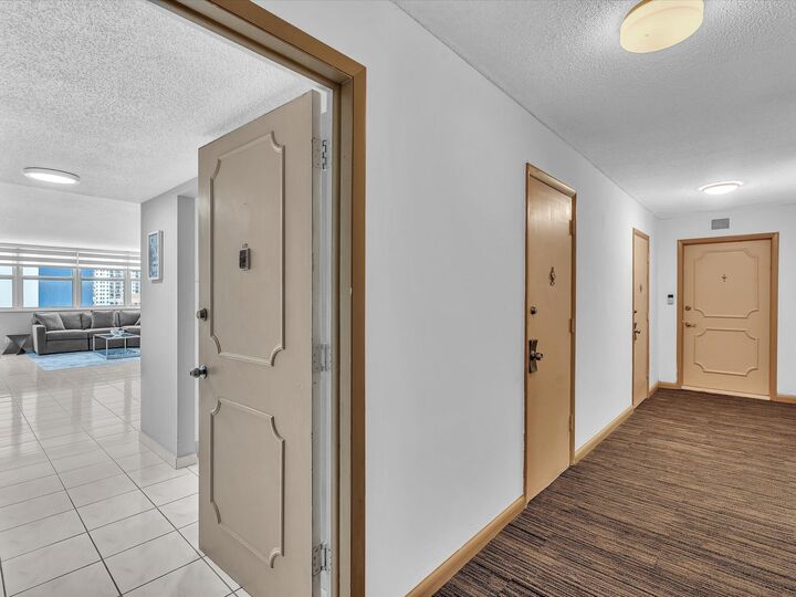 Property Photo:  1410 S Ocean Drive 1103  FL 33019 