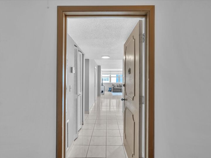 Property Photo:  1410 S Ocean Drive 1103  FL 33019 