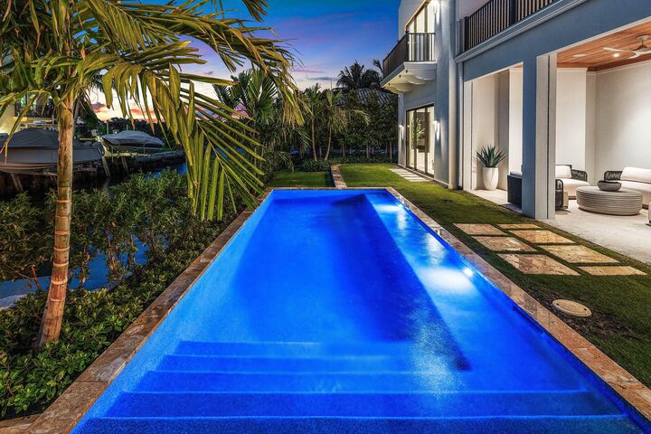 Property Photo: 819 Bamboo Lane FL 33483