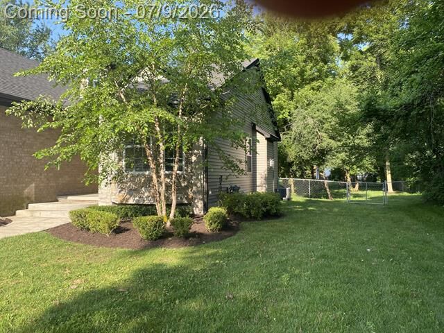 Property Photo:  9915 Wayne Road  MI 48150 