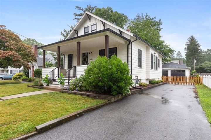 Property Photo:  15 Berwick Place  RI 02916 